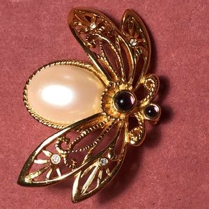 Vintage Avon Brooch Gold Tone Bee Pin Signed